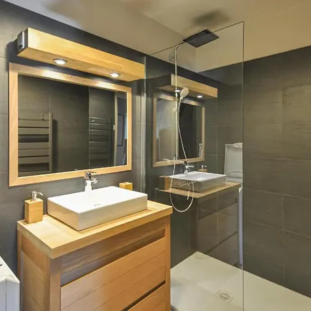 شقة 1 Bedroom Gorgeous In Saint-raphael بولوريس - سور - مير